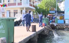 Nỗ lực thu gom rác, giảm áp lực ô nhiễm trên vịnh Nha Trang