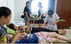 Hơn 40 du khách nhập viện cấp cứu sau tiệc hải sản ở biển Hải Tiến, Thanh Hóa