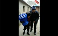 Ngưỡng mộ ông cụ 97 tuổi tặng hoa hồng cho vợ trong ngày lễ tình nhân