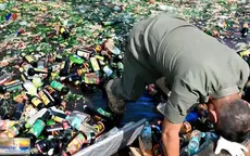 Indonesia nghiền nát 18.000 chai rượu lậu