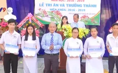 “Thắp sáng ước mơ xanh 2019” tặng hơn 2.000 phần quà, học bổng