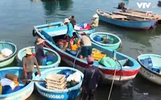 Bán dầu trái phép cho tàu cá trong khu dân cư