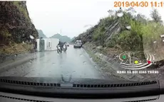 Clip: Xe tải mất lái đâm vào vách núi