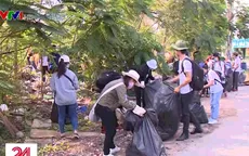 Hàng nghìn người tham gia nhặt rác hưởng ứng "Ngày tử tế"