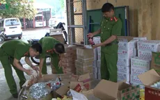Bắt giữ khối lượng lớn thực phẩm và phụ gia thực phẩm nhập lậu