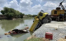 Hi hữu xe ben chở đá rơi xuống sông đè chìm một chiếc ghe