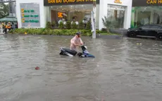 TP.HCM: Cơn mưa đầu mùa khiến nhiều nơi ngập nước