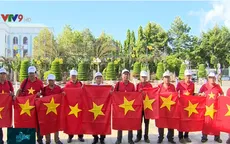Bạc Liêu: Tặng 5.000 lá cờ cùng ngư dân bám biển