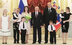 Tổng thống Nga Putin trao Huân chương "Vinh quang Cha mẹ" cho 8 gia đình đông con