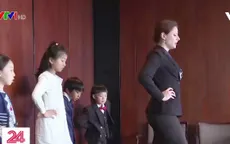 Lớp dạy nghi lễ thượng lưu cho con nhà giàu tại Trung Quốc