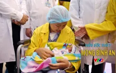 Điều ước thứ 7: Xúc động khoảnh khắc người mẹ ung thư được ôm con vào lòng