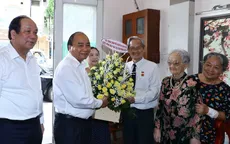 Thủ tướng Nguyễn Xuân Phúc thăm các nhà báo lão thành