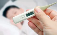 Cách phân biệt, xử trí các mức độ sốt ở trẻ