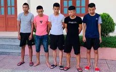 Bắt nhóm thanh niên chặn đầu, ném vỡ kính xe khách
