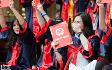Chùm ảnh học sinh trường THPT Lê Quý Đôn - Đống Đa chia tay tuổi học trò
