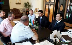 Đại sứ Việt Nam tại Ukraine thăm và làm việc tại thành phố Chernivtsi