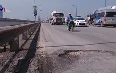Mặt cầu Thăng Long lại nứt toác