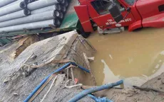 Kịp thời khắc phục sự cố ống nước đoạn chân cầu vượt Phú Thụy