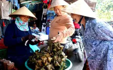 Chợ truyền thống nhộn nhịp ngày Tết Đoan Ngọ