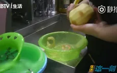 Rùng mình quán trà sữa tại Trung Quốc chế biến đồ uống từ trái cây thối