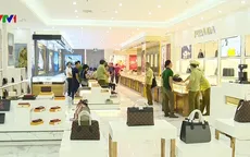 Bắt giữ khối lượng lớn hàng giả tại trung tâm thương mại ở Móng Cái