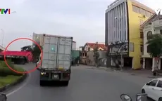Container vượt ẩu gây tai nạn