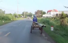 Chở hàng hóa cồng kềnh - Hiểm họa tai nạn trên đường