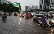 Hà Nội ùn tắc giao thông sau mưa lớn