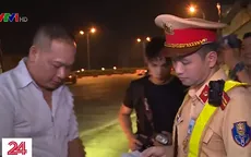 Cảnh sát giao thông sử dụng camera chuyên dụng trong thi hành công vụ