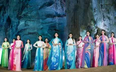 Đạo diễn Hoàng Nhật Nam đưa dàn mẫu trình diễn thời trang trong... hang động