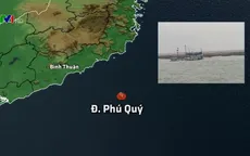 Nguy cơ tràn dầu từ tàu bị chìm ở cảng Phú Quý