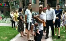 Cứu sống bé trai ở Trung Quốc rơi khỏi ban công tầng 6