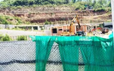 Bắt đầu tháo dỡ bức tường khổng lồ tại dự án Đồi Xanh Nha Trang