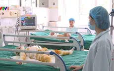 Nỗ lực giữ tính mạng cho 3 trẻ bị bỏng cồn nặng