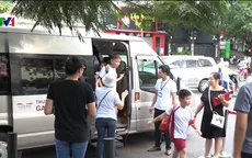 Bỏ quên học sinh trên xe bus của trường: Câu chuyện đau lòng gây rúng động tuần qua