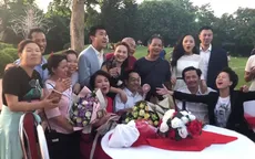 CLIP: Dàn diễn viên "Về nhà đi con" ngồi bên nhau nghêu ngao hát nhạc phim trong cảnh kết