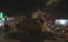 Tông vào thùng bơm bê tông, 2 thanh niên tử vong