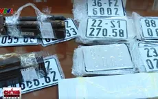 Triệt phá lò sản xuất biển số xe giả ở Hà Nội