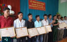 Khen thưởng 9 ngư dân cứu 22 thuyền viên Philippines