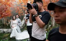 "Chán" chụp ảnh ngoại cảnh, giới trẻ Trung Quốc "đổ xô" tới các studio chụp ảnh cưới