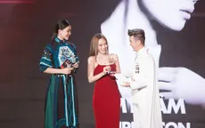 Tiểu Vy diện trang phục lạ mắt cùng Mr Đàm trao giải cho Mỹ Tâm