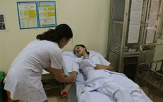 Nhân viên y tế hiến máu cứu người bệnh