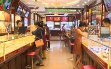 Giá vàng trong nước tăng phi mã, vượt mốc 43 triệu đồng/lượng