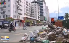 Ngang nhiên vứt rác, xà bần ở khu đô thị mới