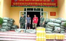 Bắt vụ vận chuyển gần hai tấn thực phẩm nhập lậu