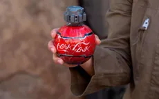 Có hình dạng giống bom, nước giải khát Coca Cola bị cấm mang lên máy bay