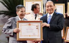 Nghệ sĩ Trần Hạnh xúc động nhận danh hiệu Nghệ sĩ nhân dân
