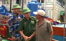 Cứu hộ thành công 13 ngư dân gặp nạn trên biển