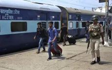 Người dân sơ tán khỏi vùng Kashmir của Ấn Độ