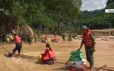 Cán bộ, chiến sĩ công an Thanh Hóa chung sức đưa người dân vượt lũ